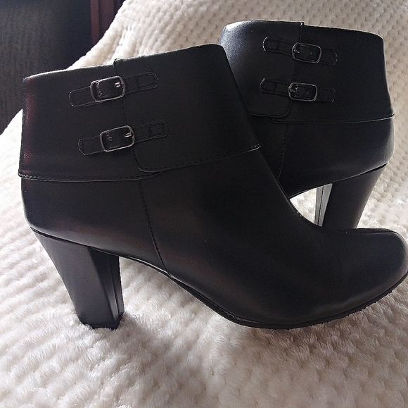 Soft Style by Hush Puppies Women's Booties - Picture 1 of 7